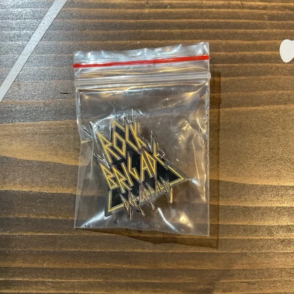 NWOT Def Leppard Rock Brigade 2019 Tour Pin - Picture 4 of 4